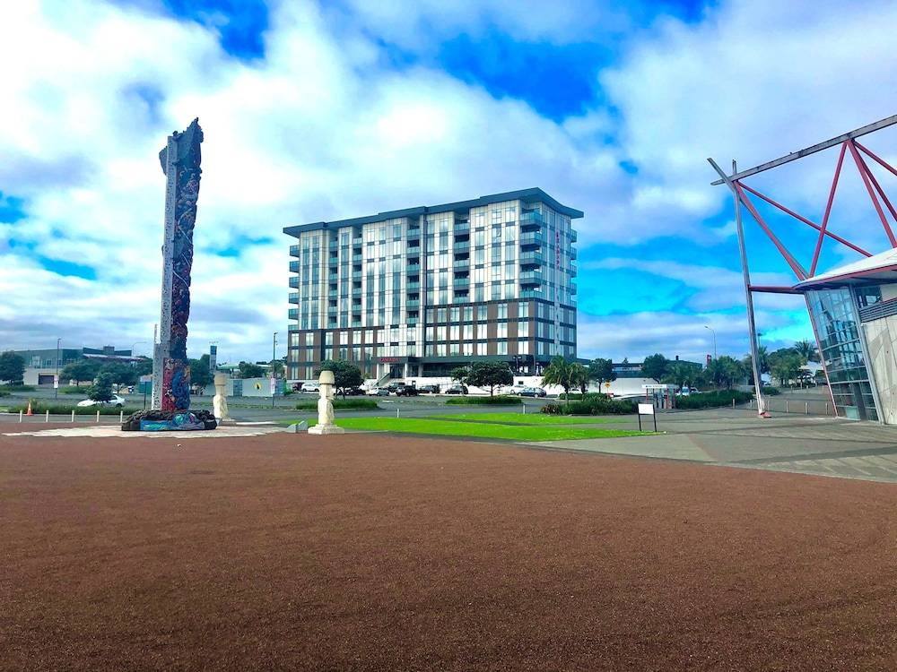 Ramada Suites by Wyndham Auckland Manukau Pacfic Centre 1