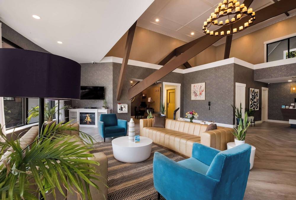 The Hub Middletown Red Bank- Best Western Signature Collection 2