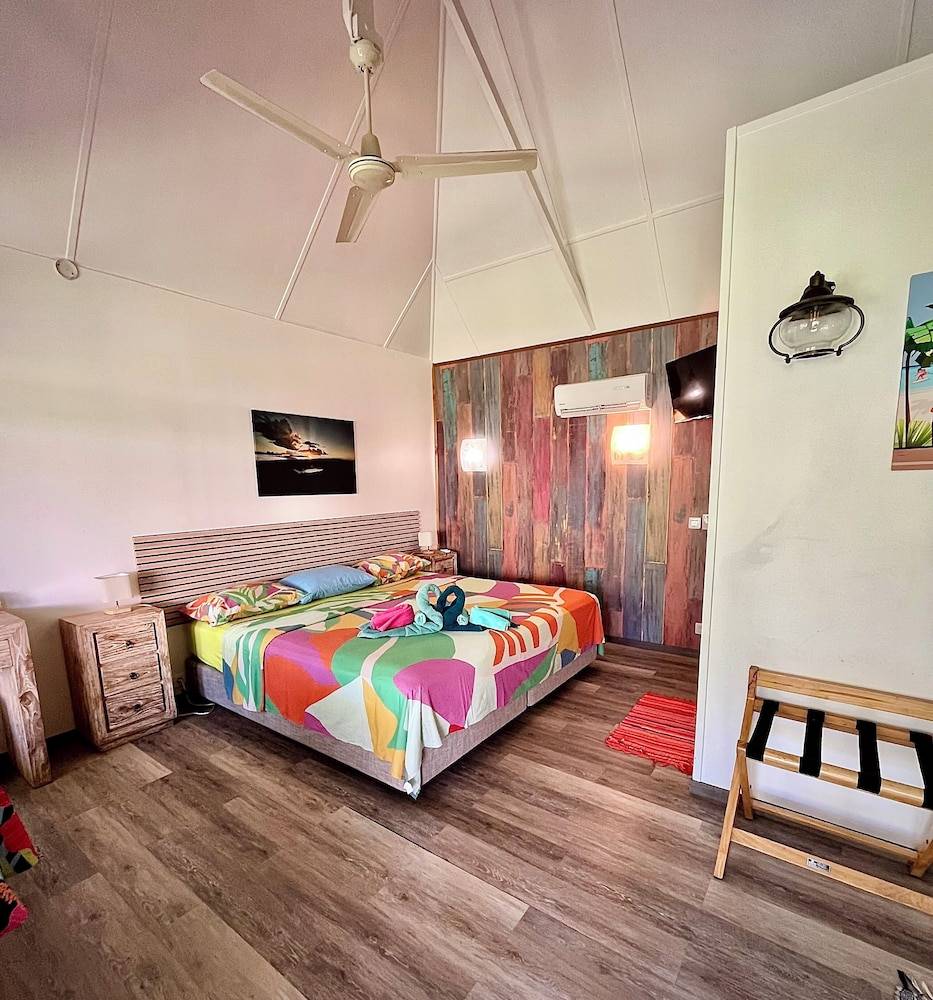 Linareva Moorea Beach Resort 2