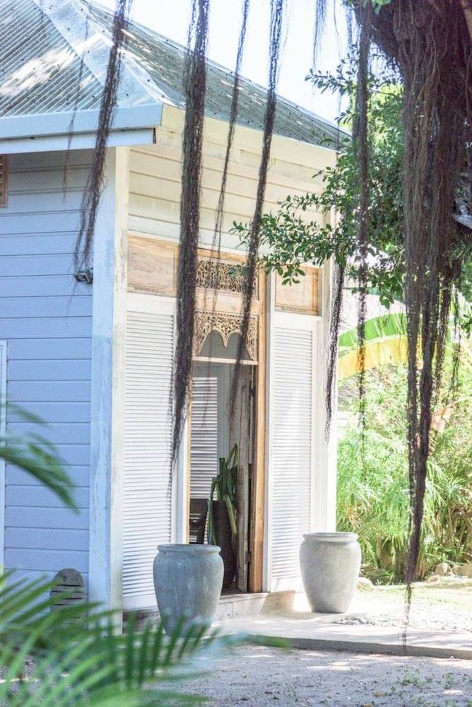 Moorea Beach Lodge 2