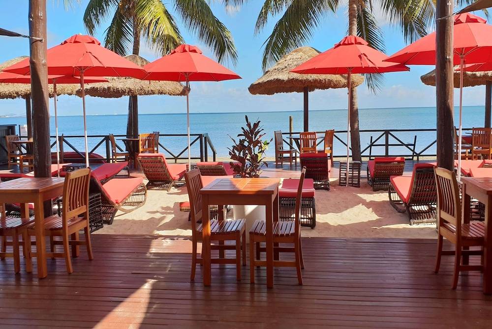 Ramada Suites by Wyndham Wailoaloa Beach Fiji 1