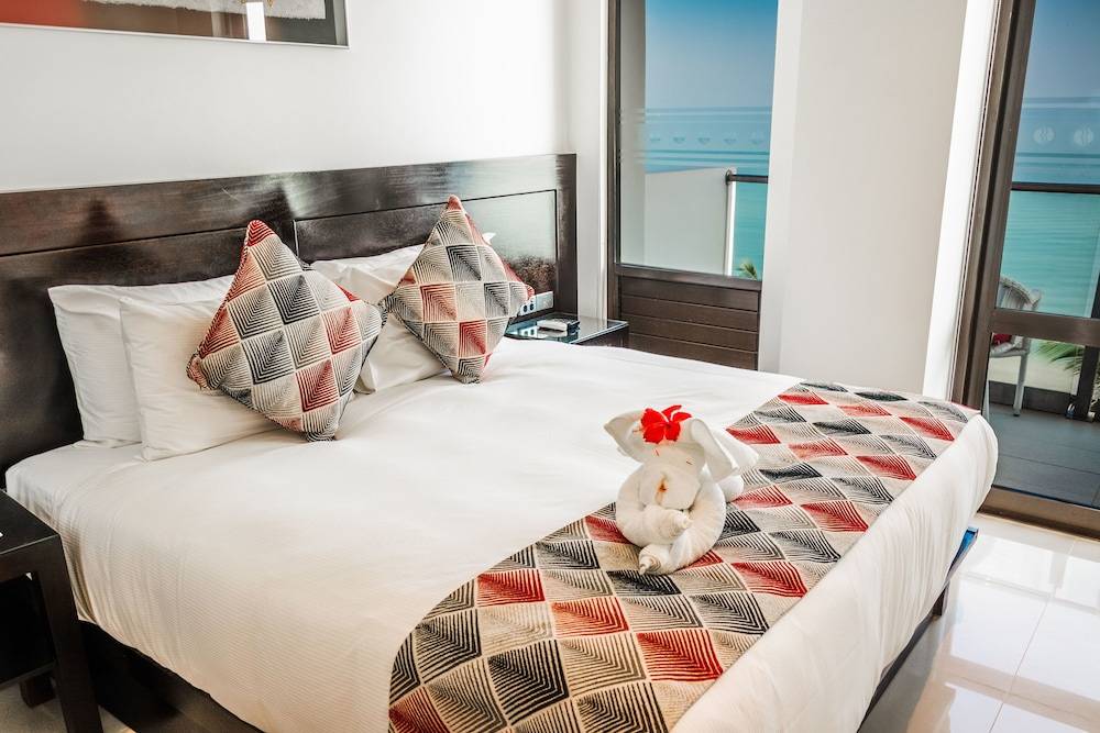 Ramada Suites by Wyndham Wailoaloa Beach Fiji 2