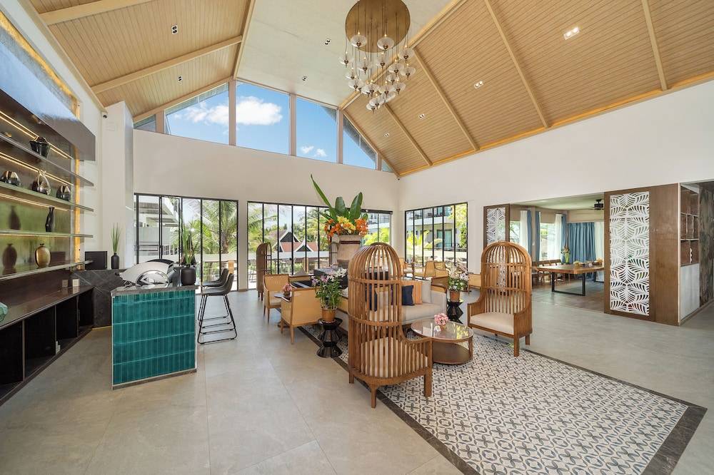Howard Johnson by Wyndham Phuket Naiyang 2