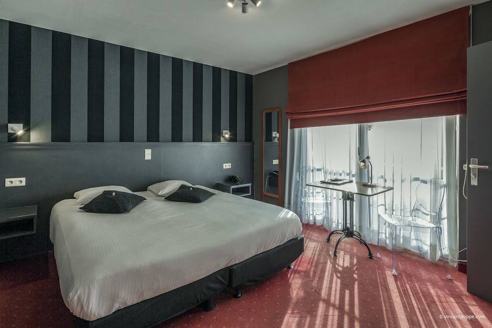 New Hotel de Lives 1