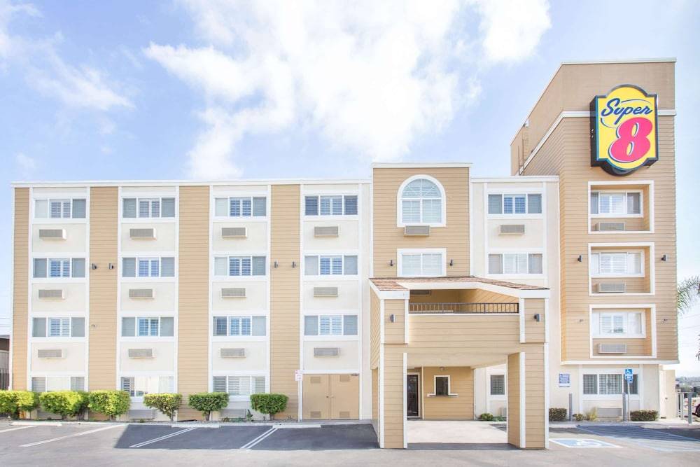 Super 8 by Wyndham National City Chula Vista 1