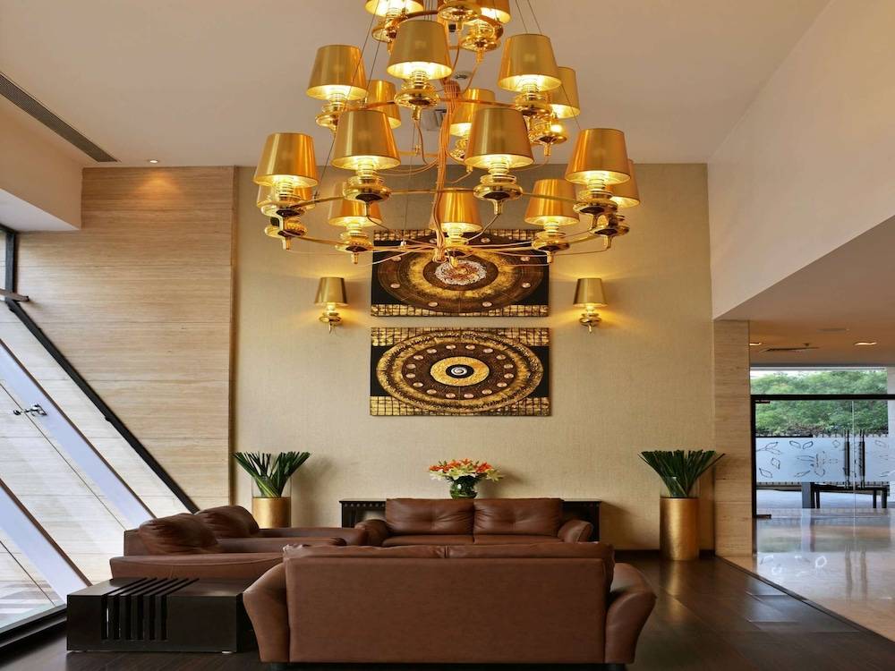 Majestic Court Sarovar Portico 2