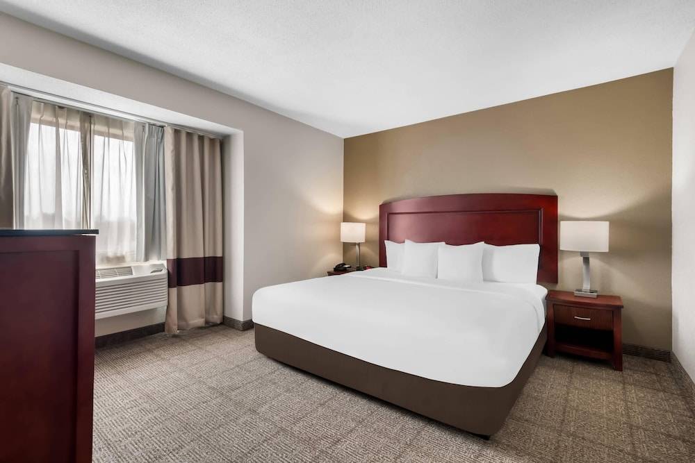Comfort Inn & Suites North East 1