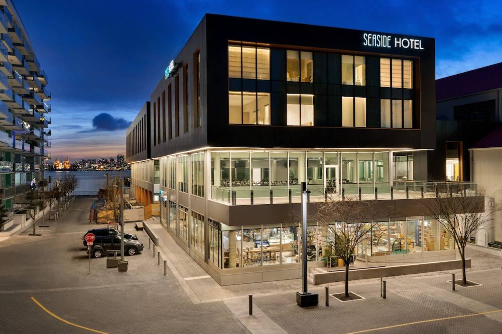 Seaside Hotel North Vancouver 1