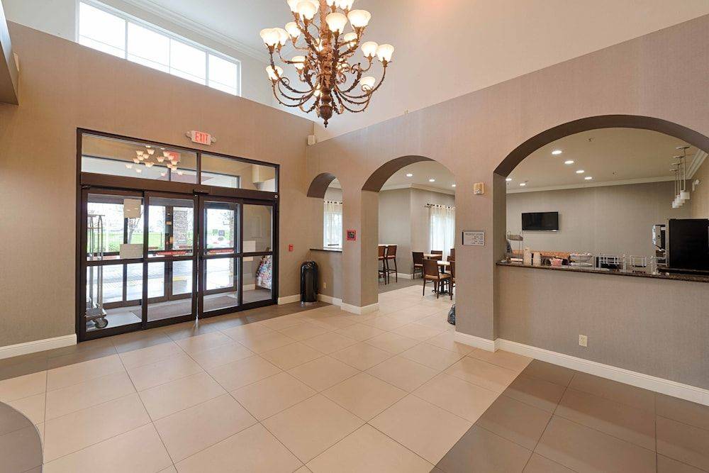 Best Western Plus Delta Inn & Suites 2