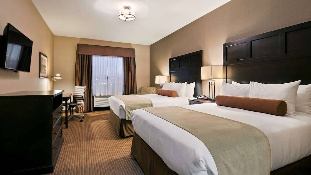 Best Western Plus Okotoks Inn & Suites 1
