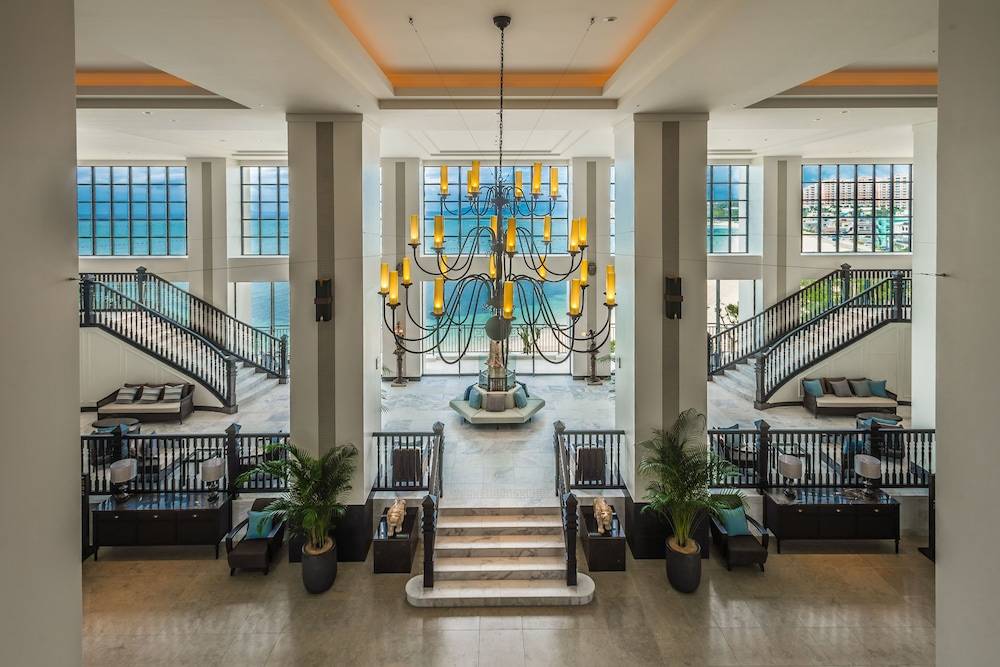 Hotel Monterey Okinawa Spa & Resort 2