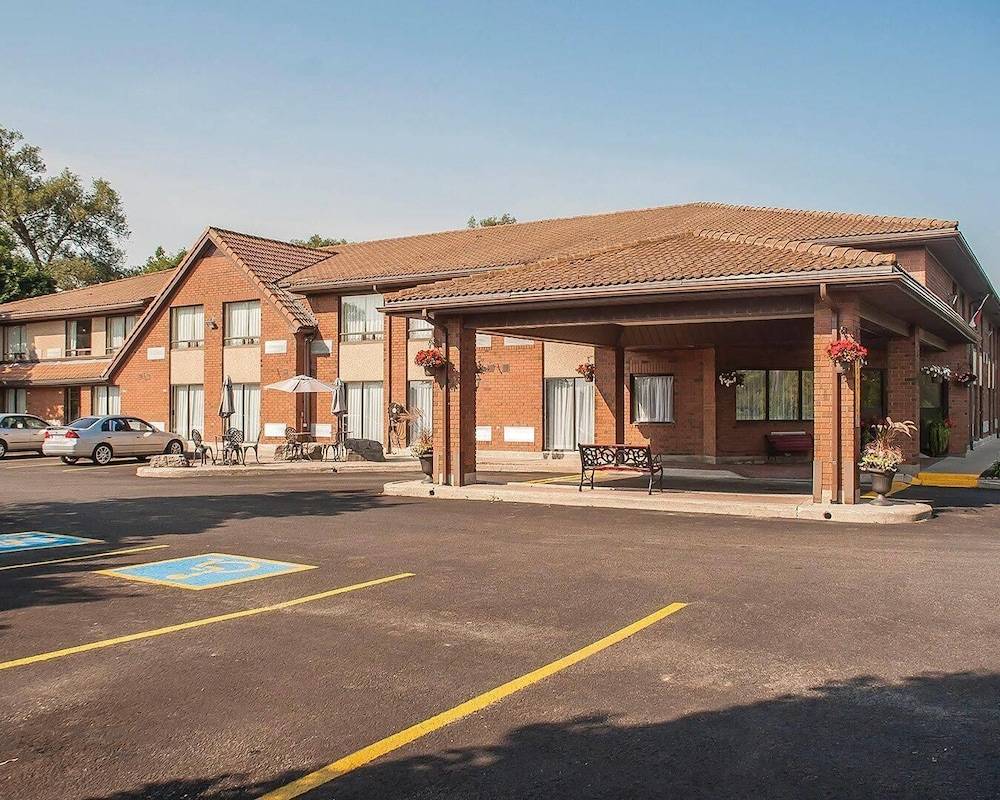 Comfort Inn Orillia 1