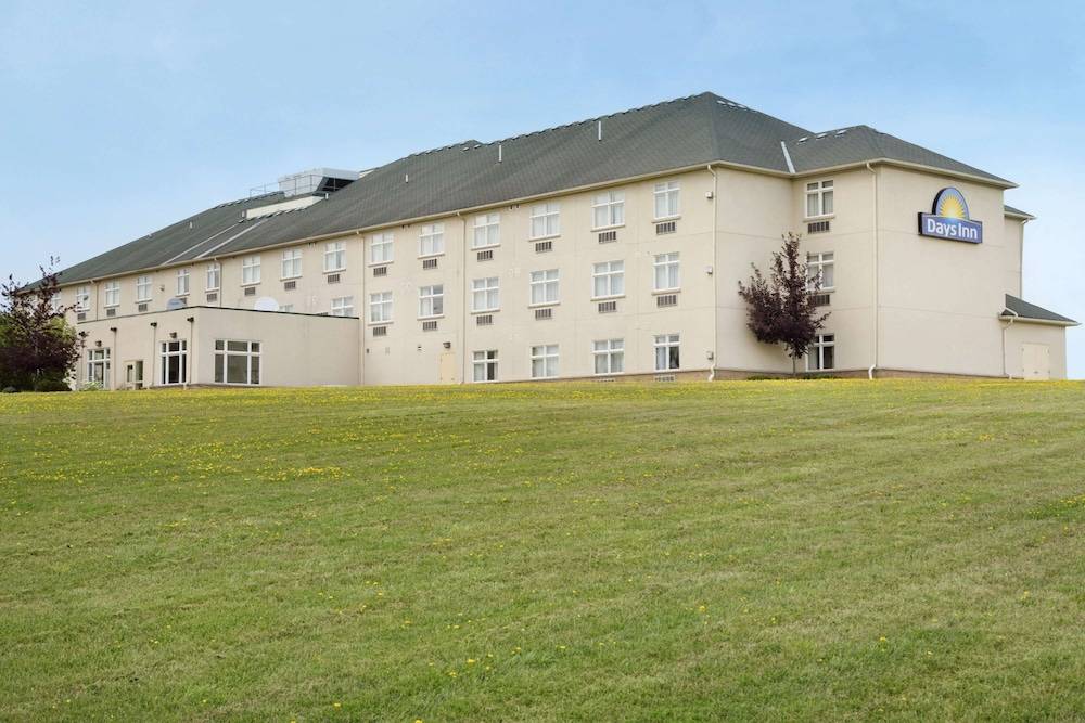 Days Inn by Wyndham Orillia 1