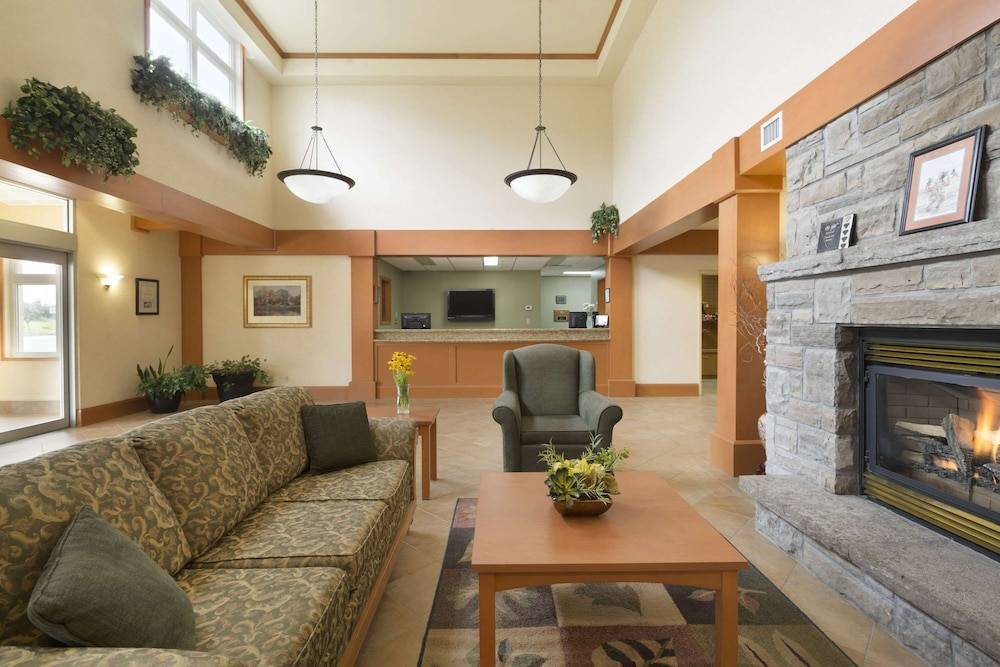 Days Inn by Wyndham Orillia 2