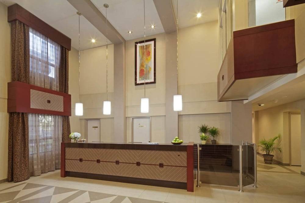 Travelodge by Wyndham Oshawa Whitby 1