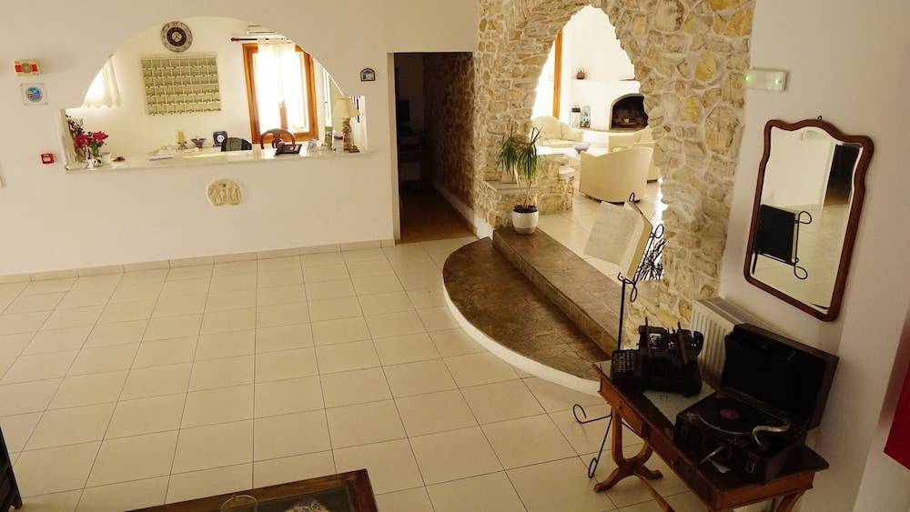 Eri Hotel 2