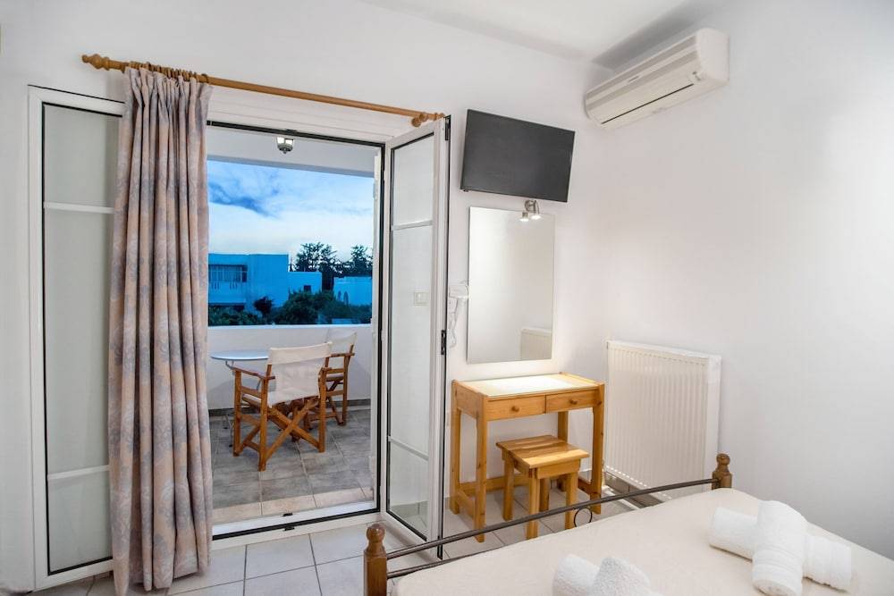 Kontaratos Studios & Apartments 1