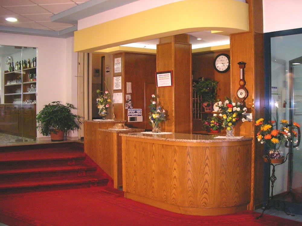 Hotel Trovatore 2