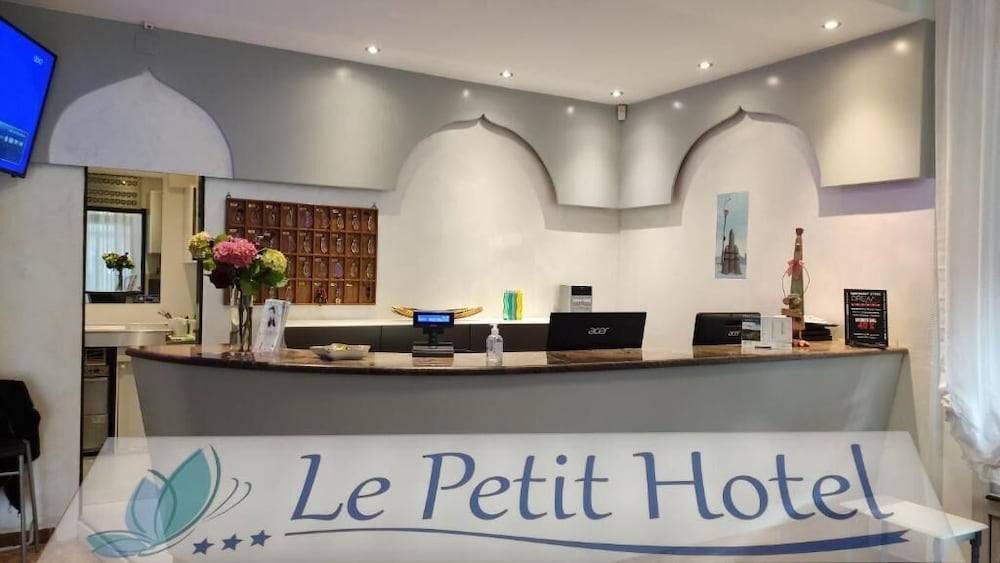 Le Petit Hotel 1