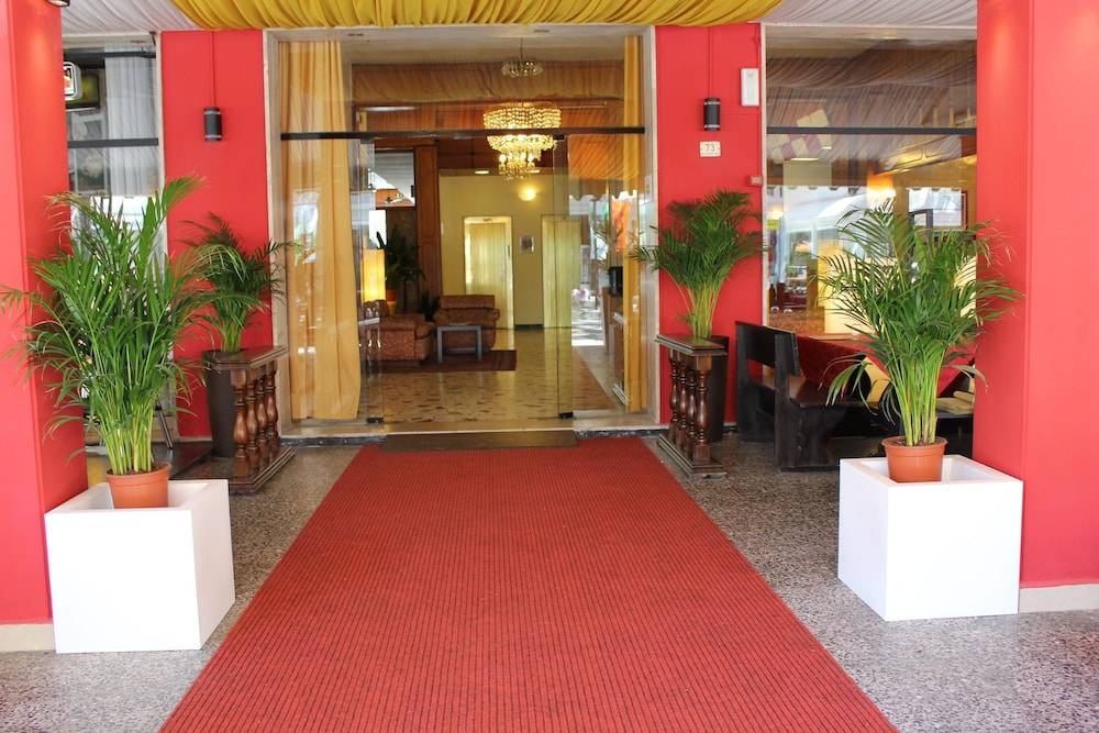 Hotel AMALFI & Restaurant Karaoke Bar 2
