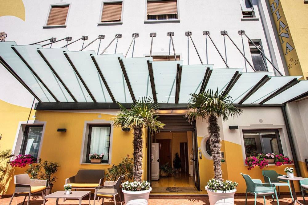 Hotel Diana 2
