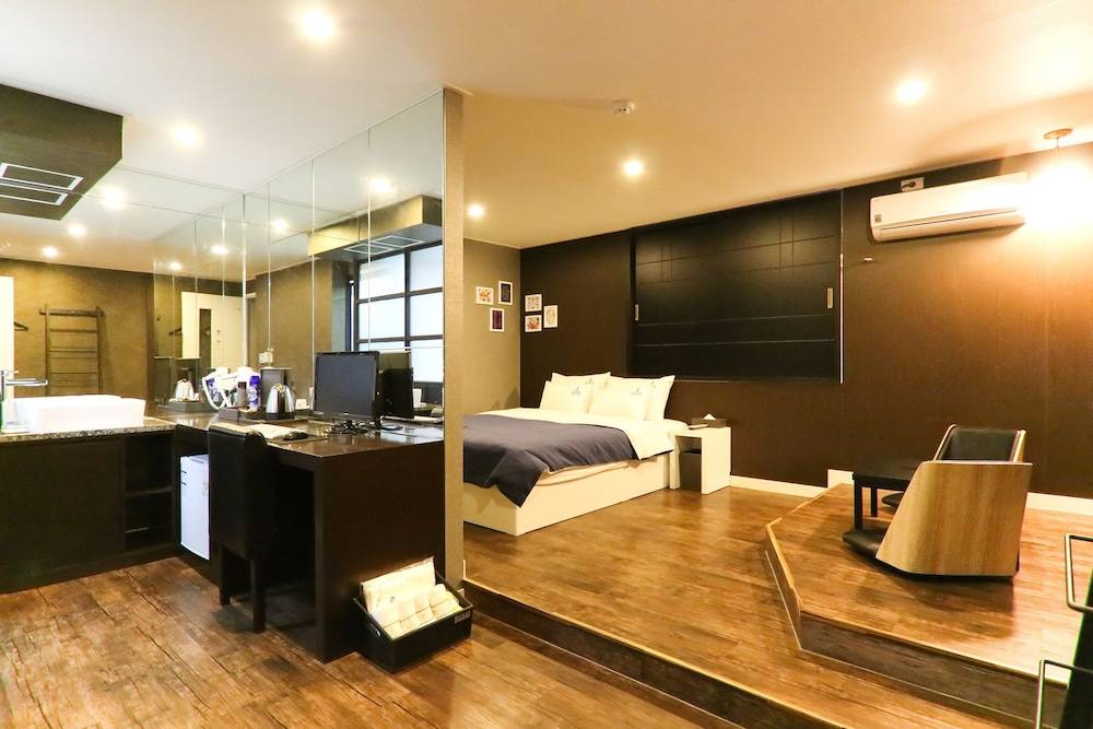 Louis Hotel 2