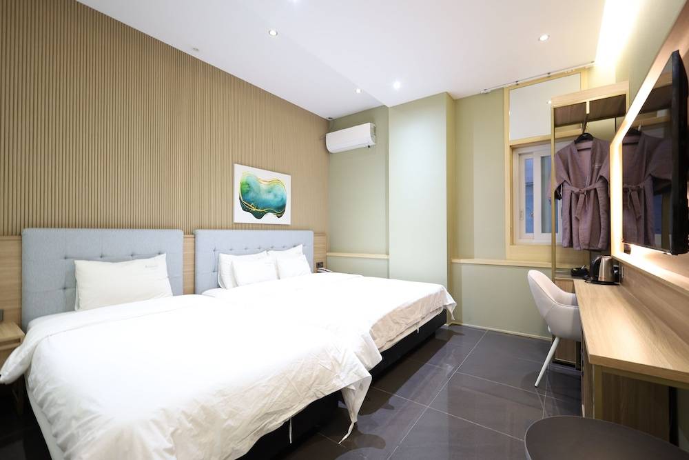 Almond Hotel Busan Station 2