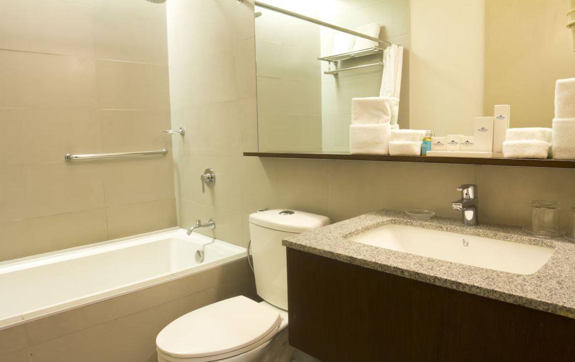 Microtel By Wyndham Acropolis 1