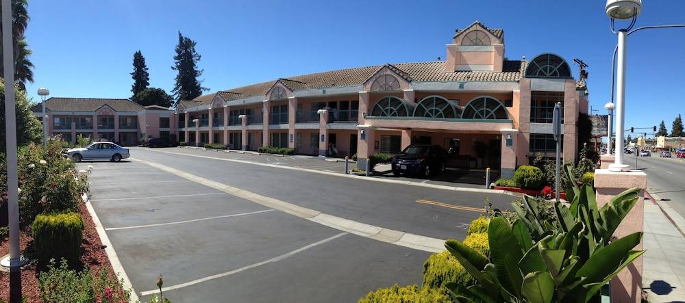 Atherton Park Inn and Suites 1