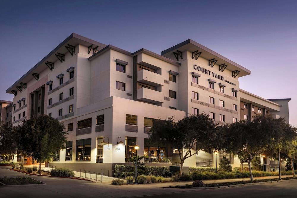 Courtyard by Marriott Redwood City 1
