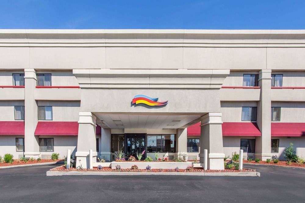 Baymont by Wyndham Detroit/Roseville 1