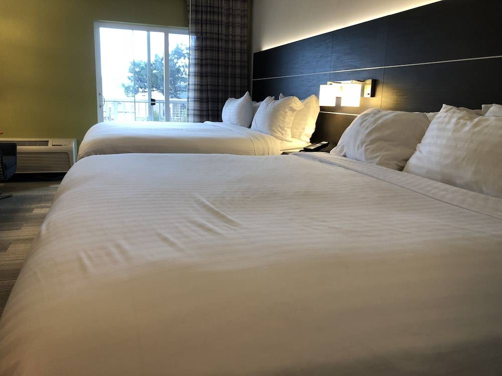 Holiday Inn Express & Suites SEASIDE-CONVENTION CENTER by IHG 2