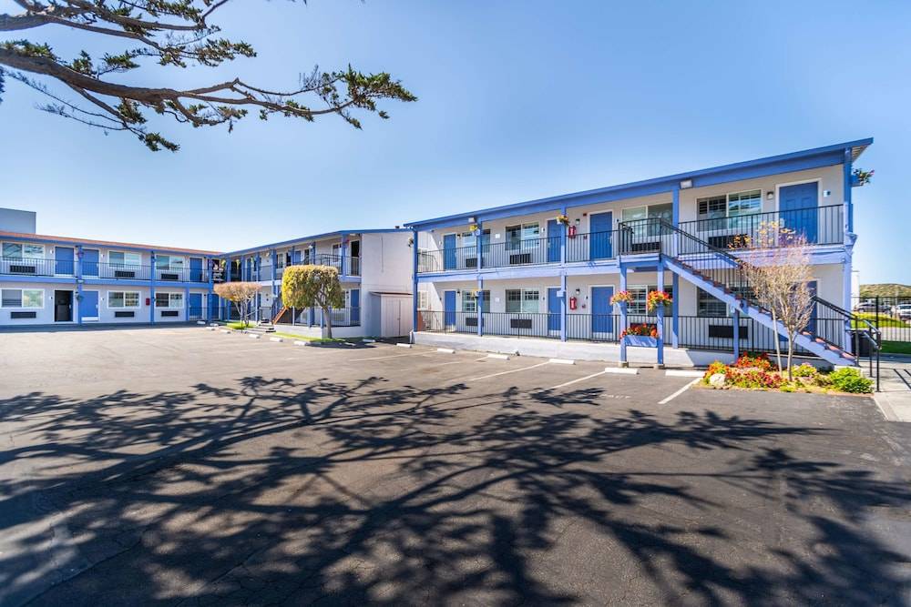 SureStay Hotel by Best Western Seaside Monterey 1