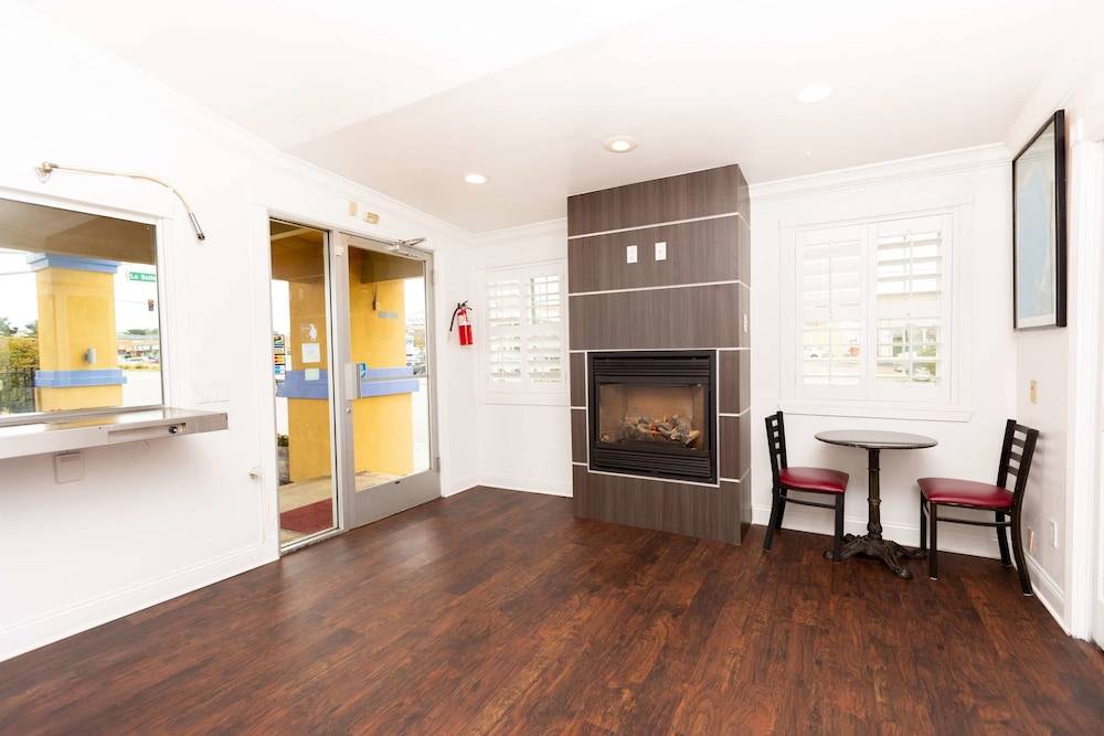 SureStay Hotel by Best Western Seaside Monterey 2