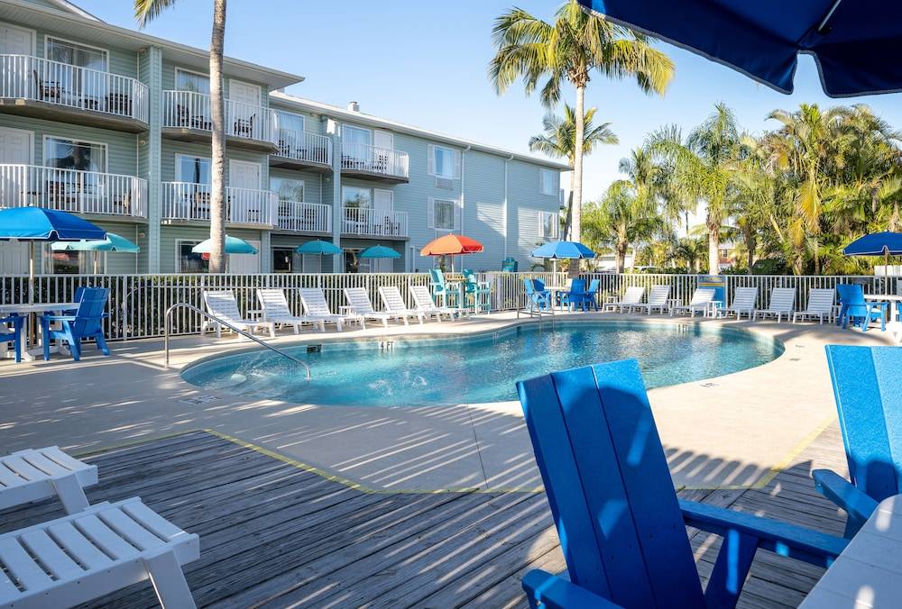 Capt Hirams Resort 1
