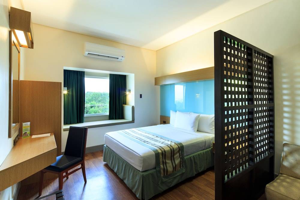 Microtel by Wyndham South Forbes near Nuvali 2