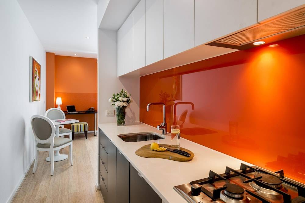 Oaks Melbourne South Yarra Suites 1