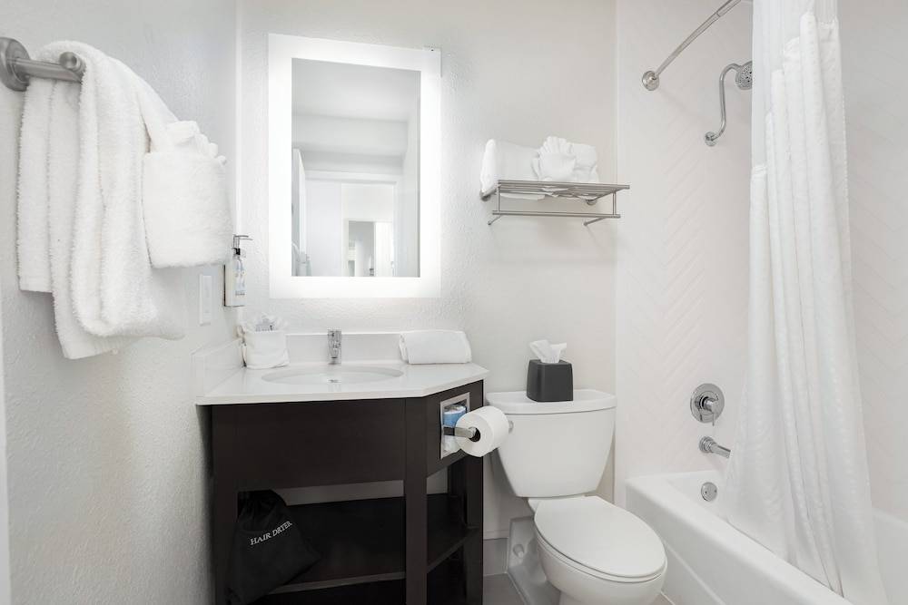 Holiday Inn Resort OCEANFRONT @ SURFSIDE BEACH by IHG 1