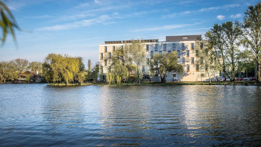Best Western Plus Lakeside Hotel 1