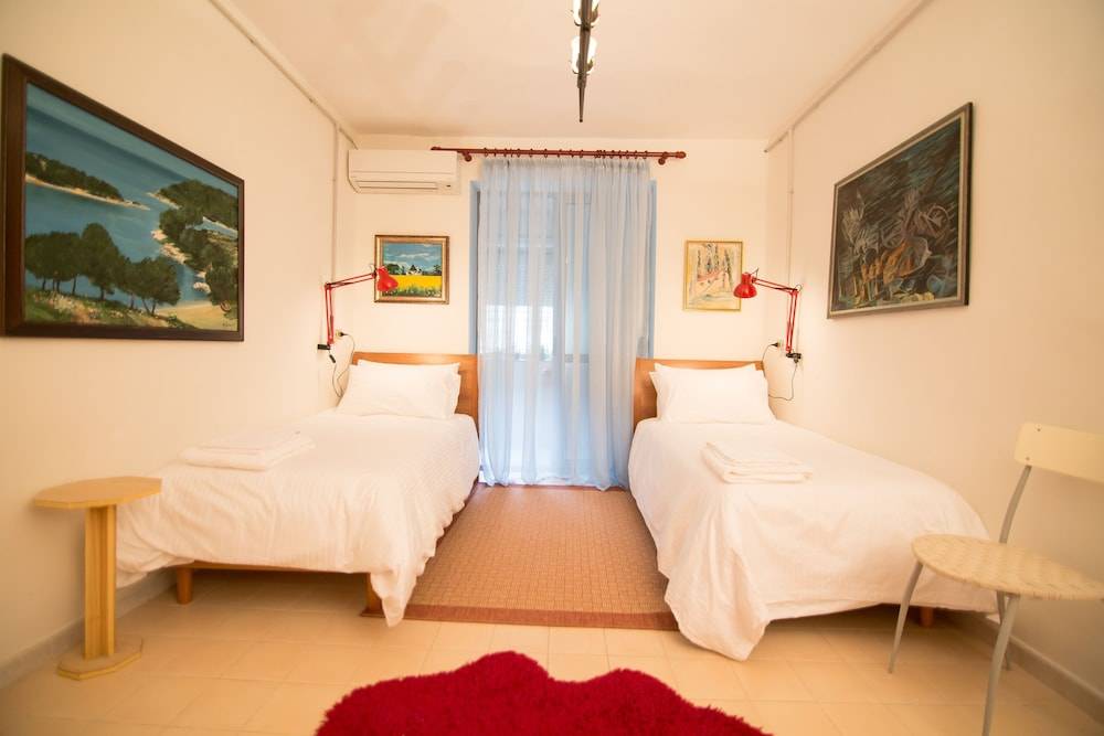 B&B Artistic Tirana 1