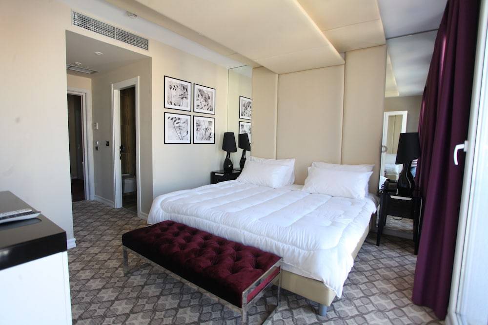 Senator Hotel 2