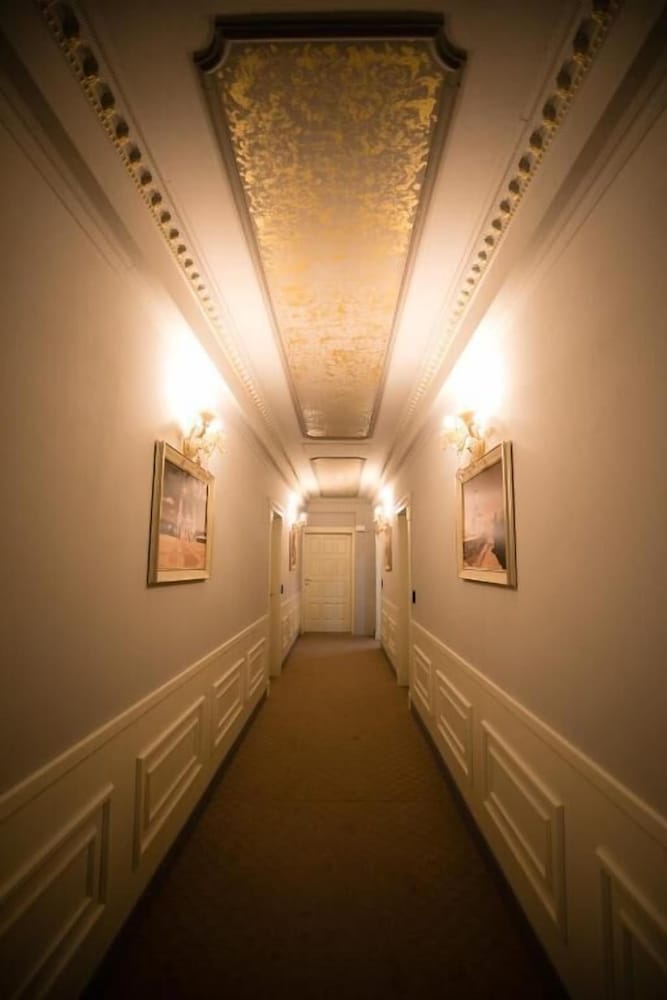 Hotel Lotus 2