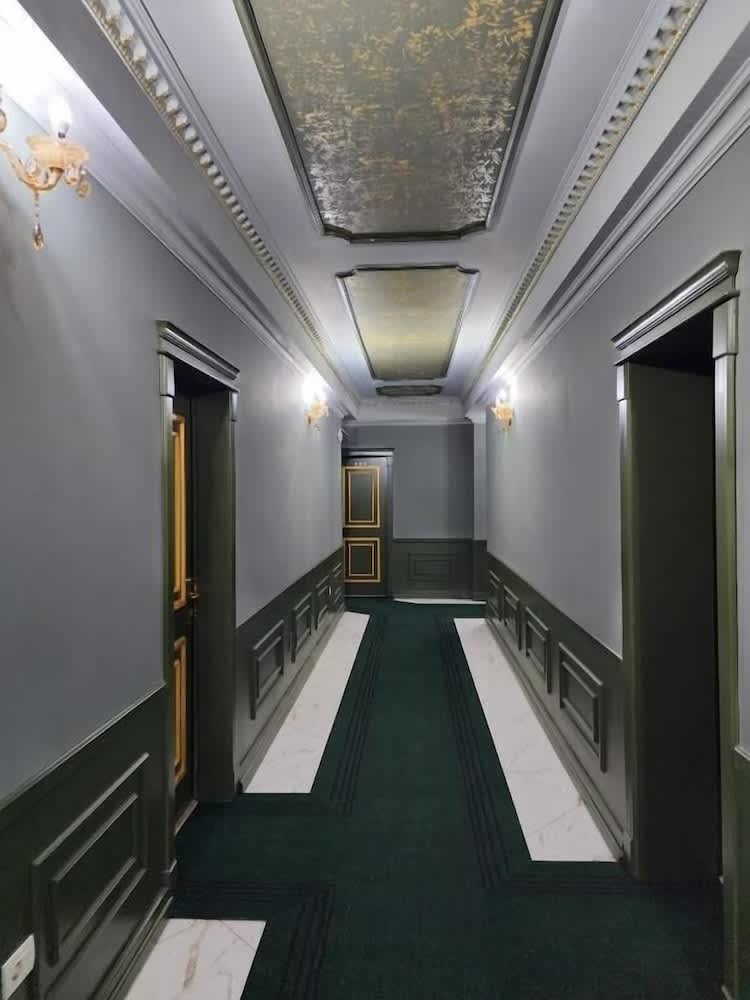 Hotel Lotus 1