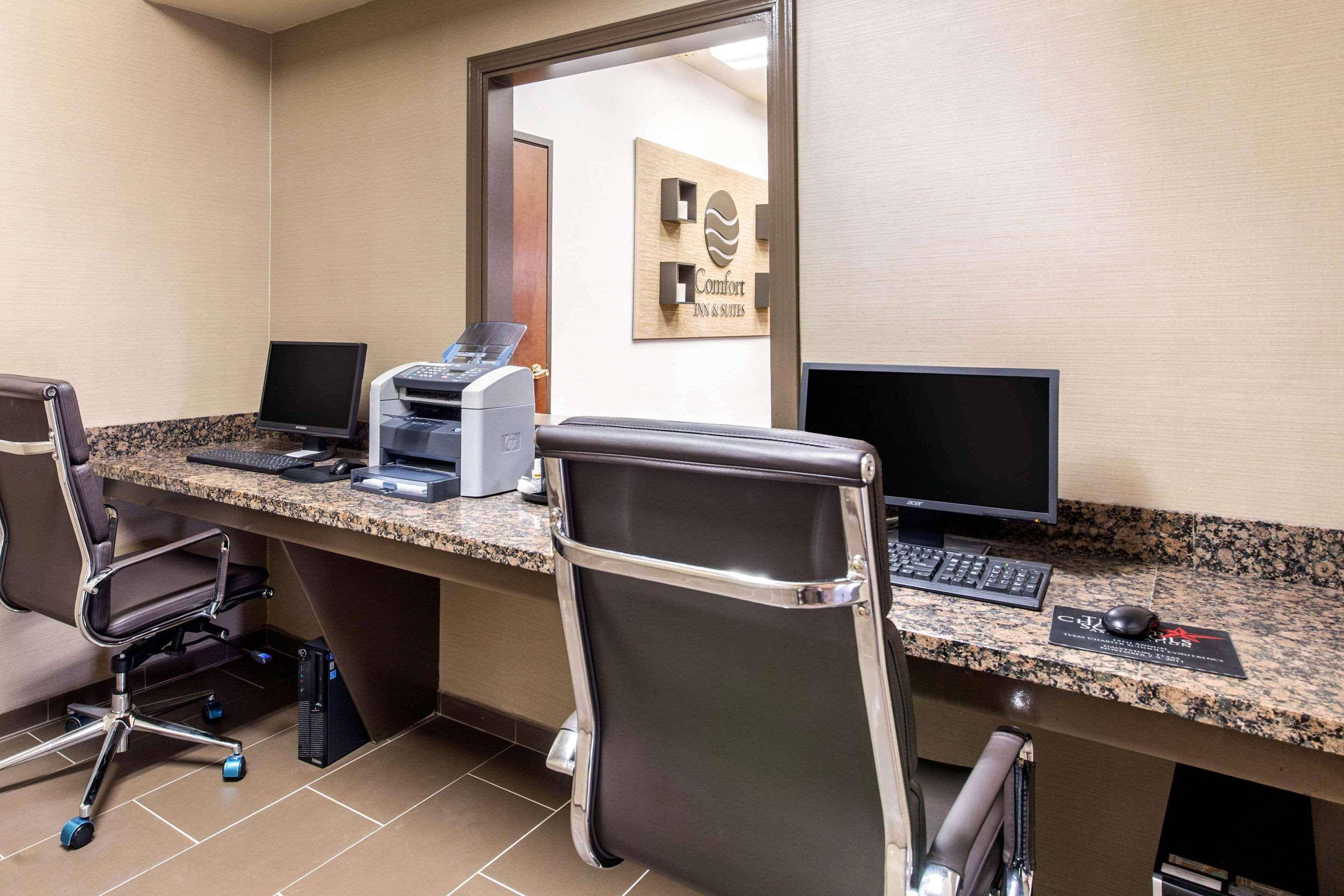 Comfort Inn & Suites IAH Bush Airport - East 2