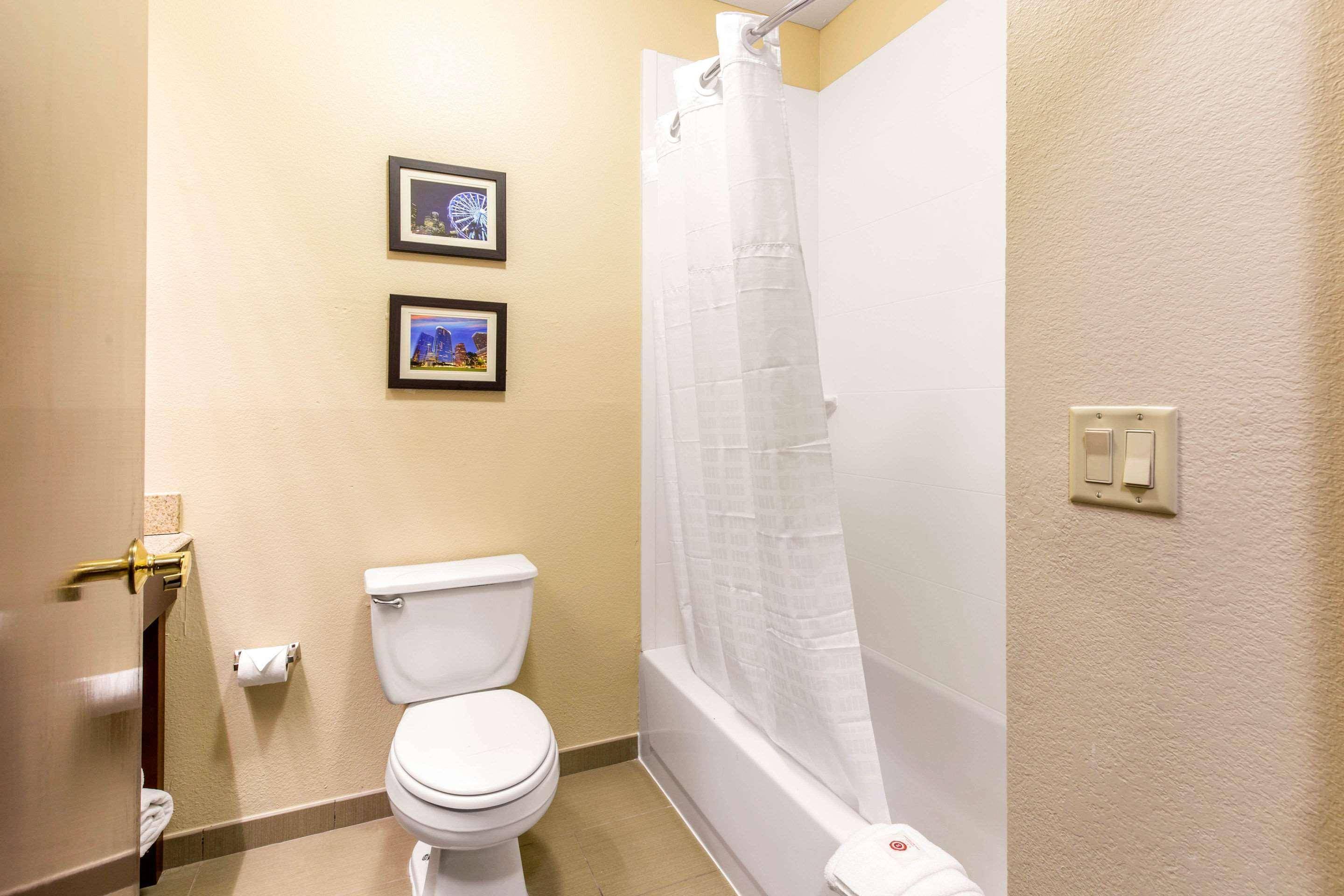 Comfort Inn & Suites IAH Bush Airport - East 1