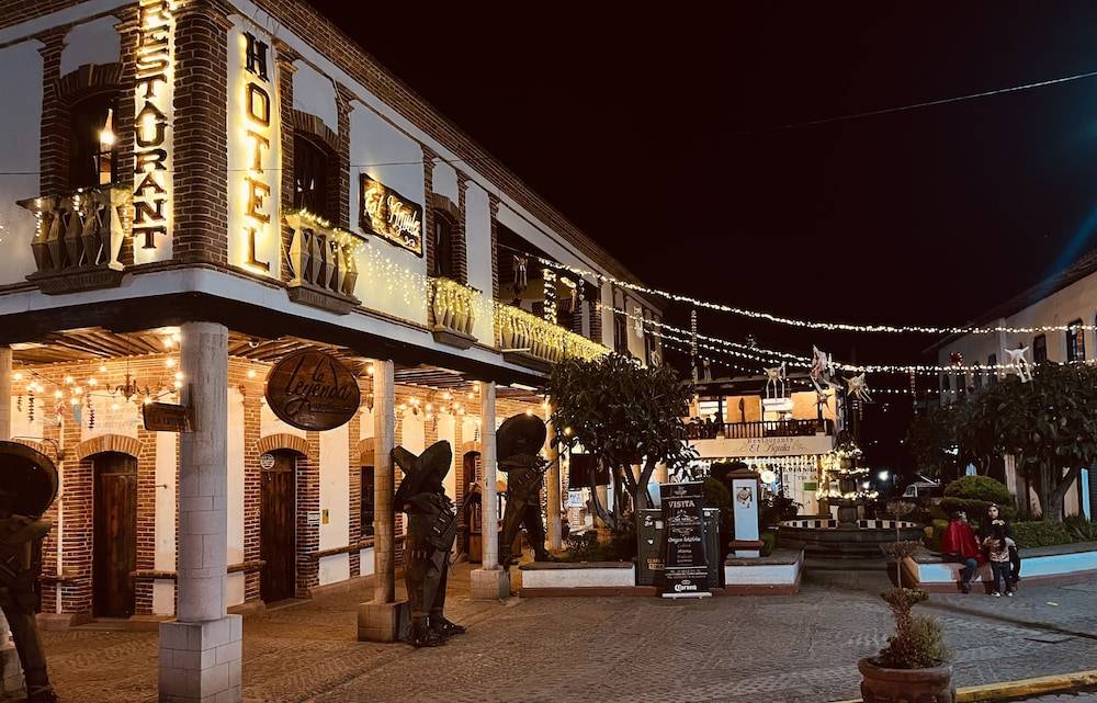 Hotel El Aguila, Villa del Carbón 1