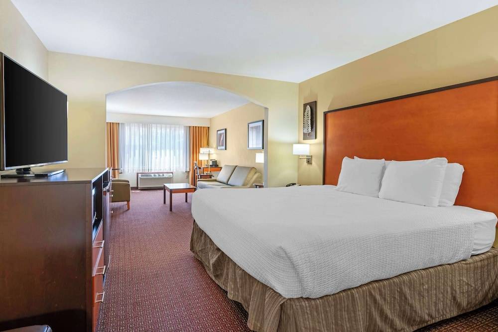 Best Western Cascade Inn & Suites 1