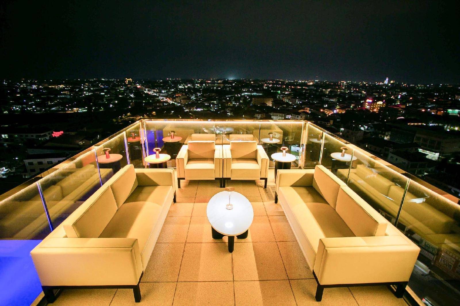 Ramada By Wyndham Vientiane Central 2