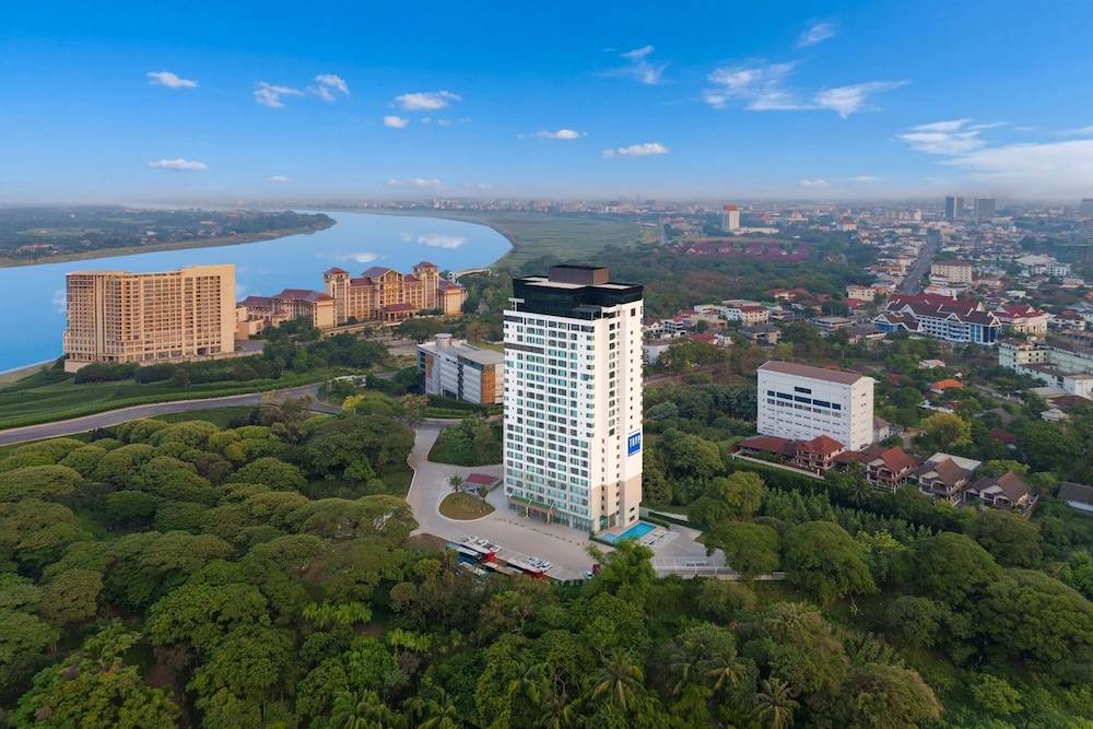 TRYP by Wyndham Vientiane Central 1