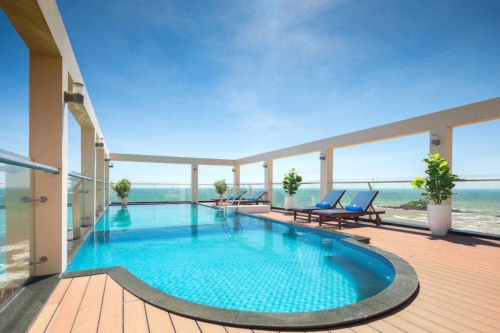 Nolis Hotel 1